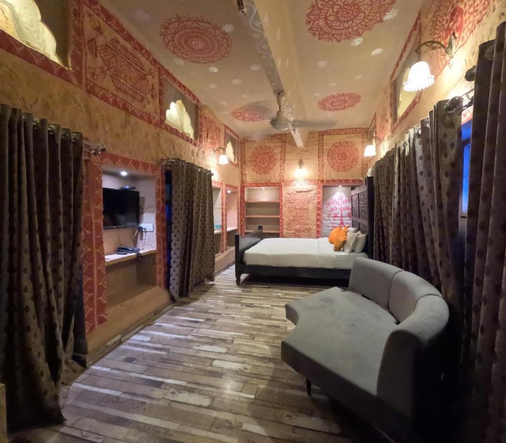 ราณีมาฮาล...อะเรียลโอลด์ฮาเวลี Hotel จ๊อดปูร์ ภายนอก รูปภาพ