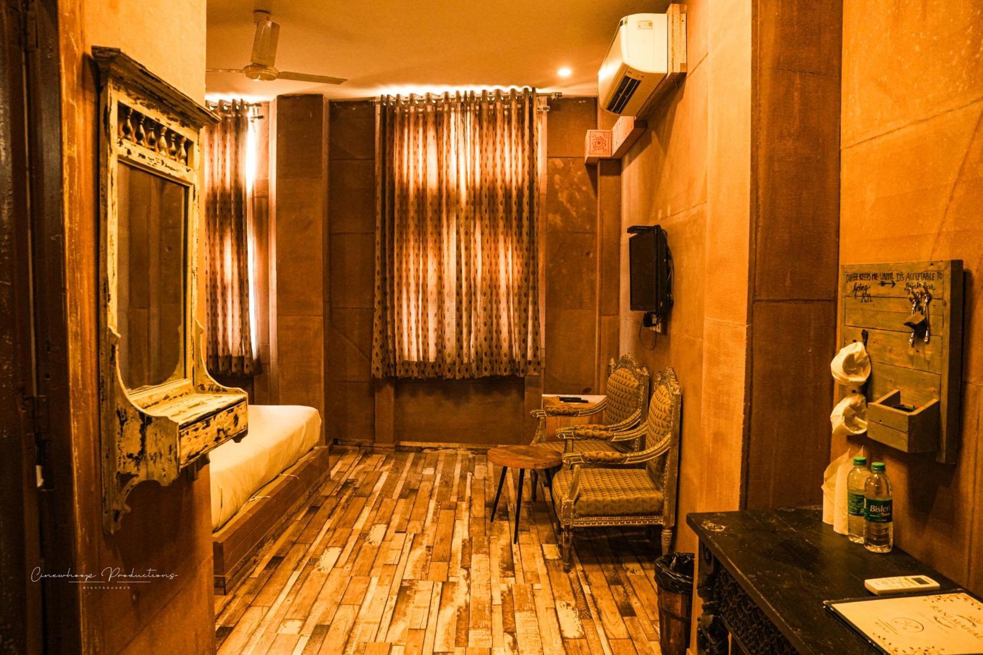 ราณีมาฮาล...อะเรียลโอลด์ฮาเวลี Hotel จ๊อดปูร์ ภายนอก รูปภาพ